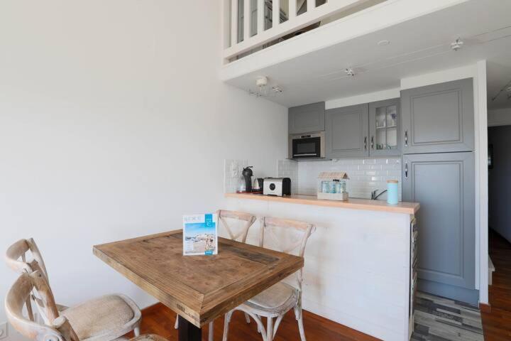 Apartamento Sur L'Ilot De St Martin Au Centre Du Port Vue Exceptionnelle ! Saint-Martin-de-Ré Exterior foto